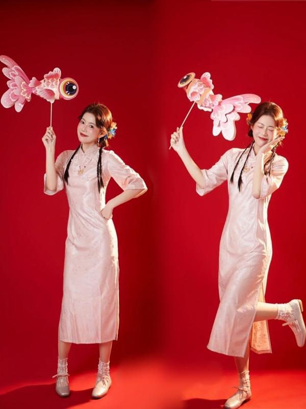 Photography Of The Year 2025 - Kostum Fotografi Studio Cina Vintage Baru